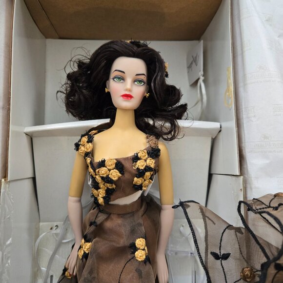 Ashton Drake Gene Marshall Madra Lord ‘Moulin Noire’ Fashion Doll • Limited Edit - Picture 4 of 10